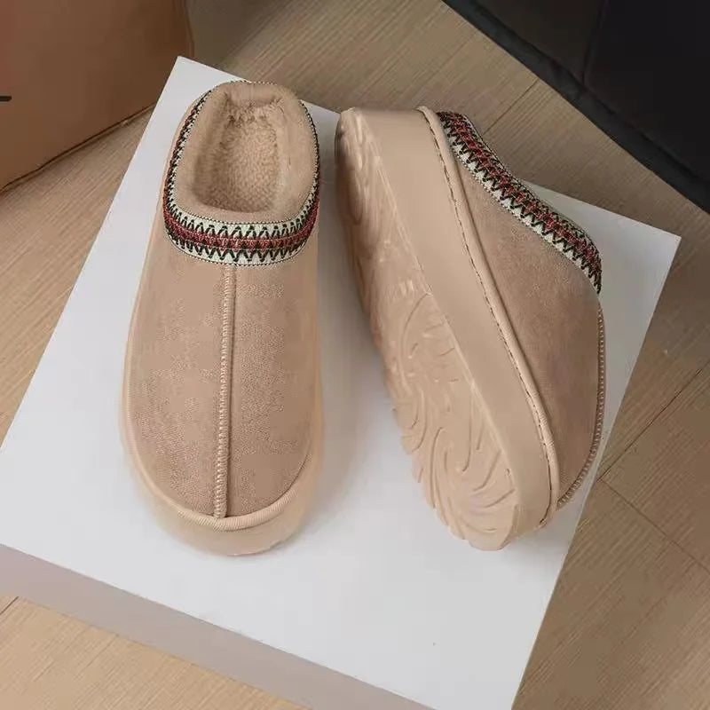 Trendy plyssede platformtøfler