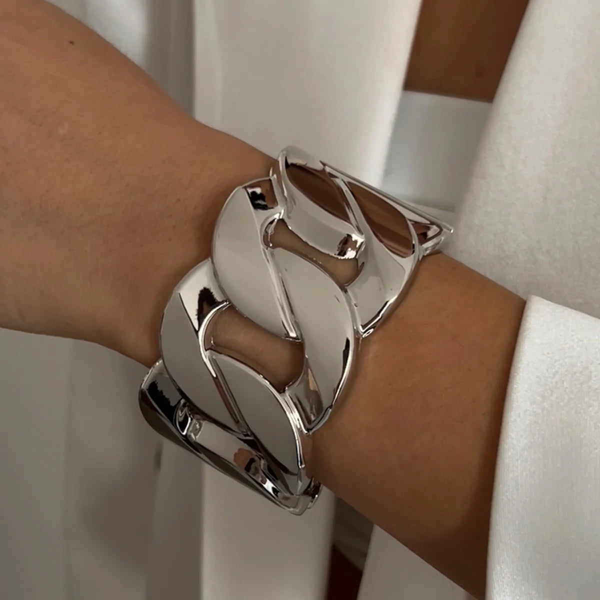 Solvia Cuff Armbånd – Justerbart geometrisk metalarmbånd
