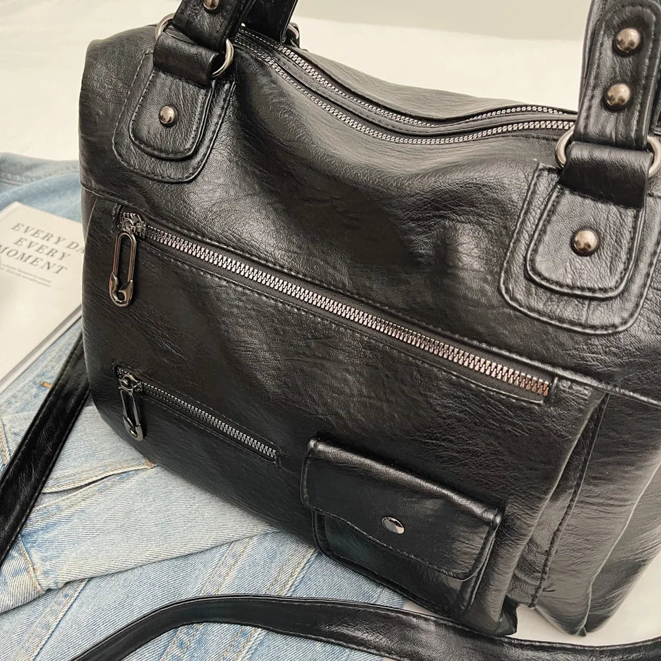 Sorina skuldertaske med rummelig indretning