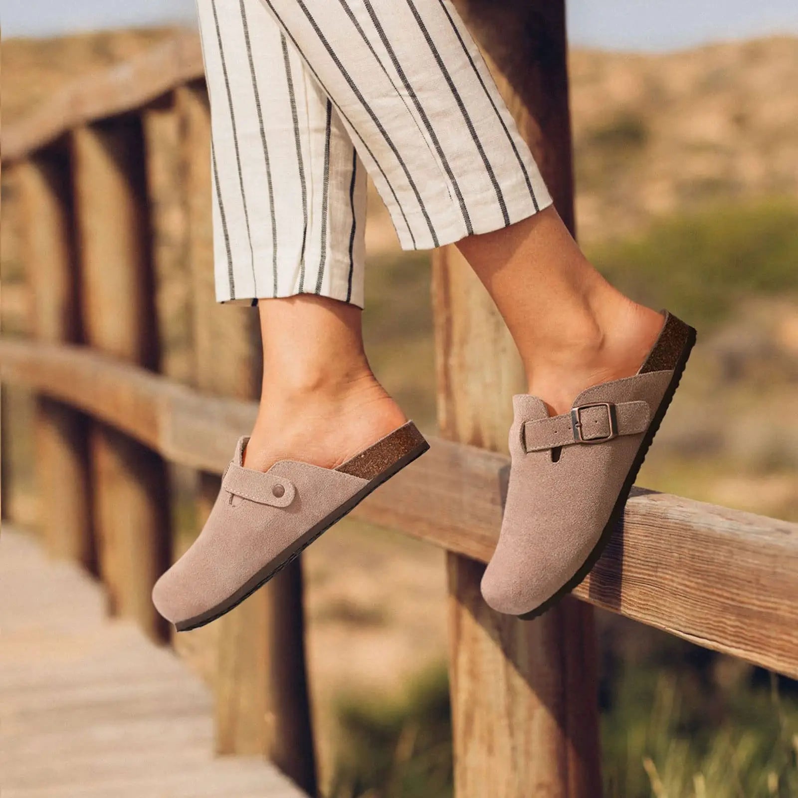 Corvelis Unisex Clogs i Ruskind med Korkfodseng