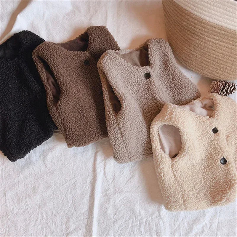 Blød og varm babyvest – stilfuld og behagelig