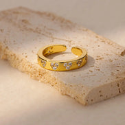 Serava ring – Justerbar rustfri stålrings med zirkon