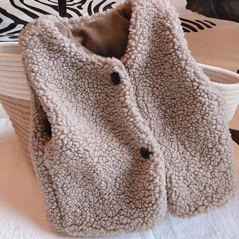 Blød og varm babyvest – stilfuld og behagelig