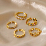 Serava ring – Justerbar rustfri stålrings med zirkon