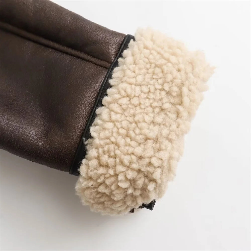 Ravona jakke til kvinder – kort foret jakke med lynlås og krave