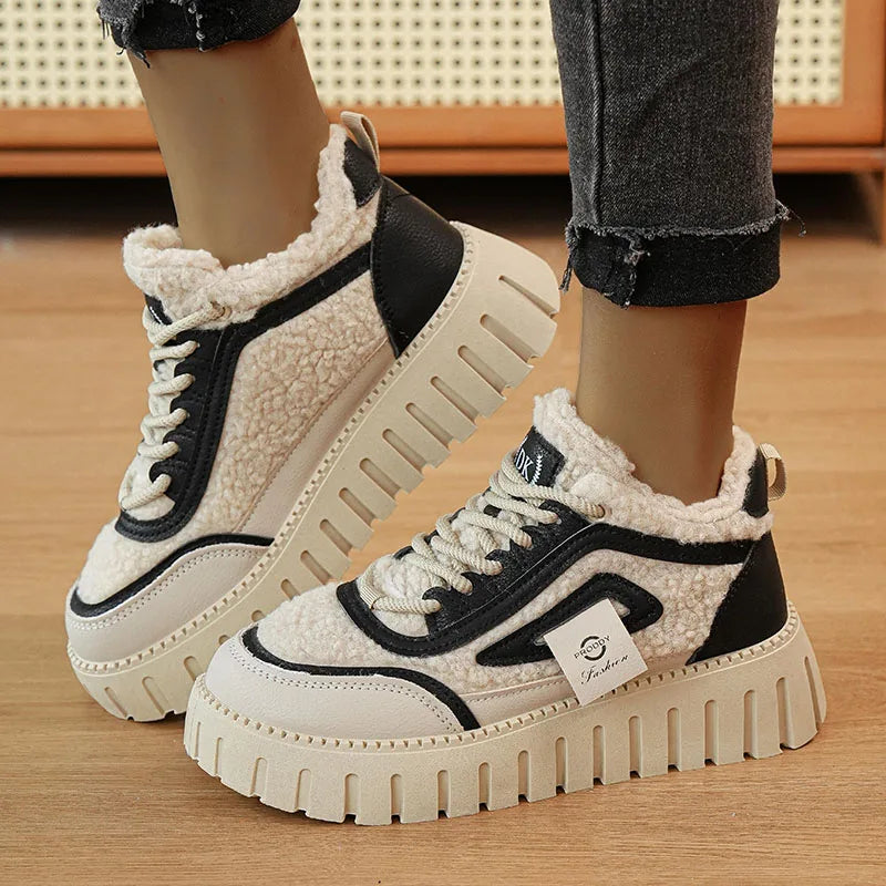 Krótkie zimowe buty damskie z podszewką ze sztucznego futra - Nivessa