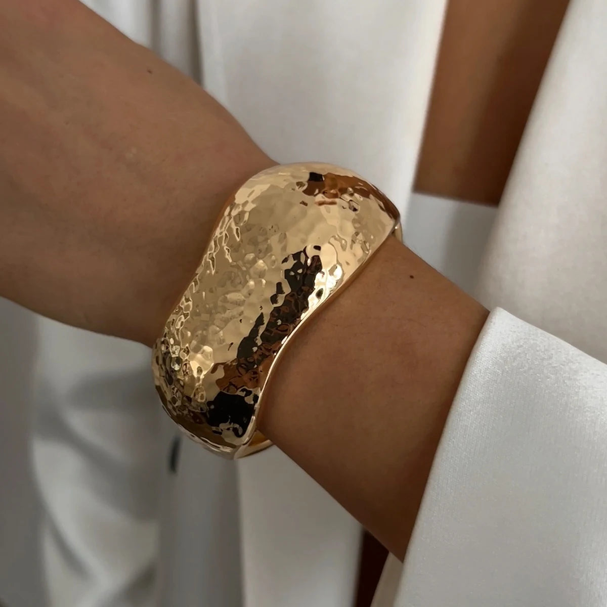 Solvia Cuff Armbånd – Justerbart geometrisk metalarmbånd