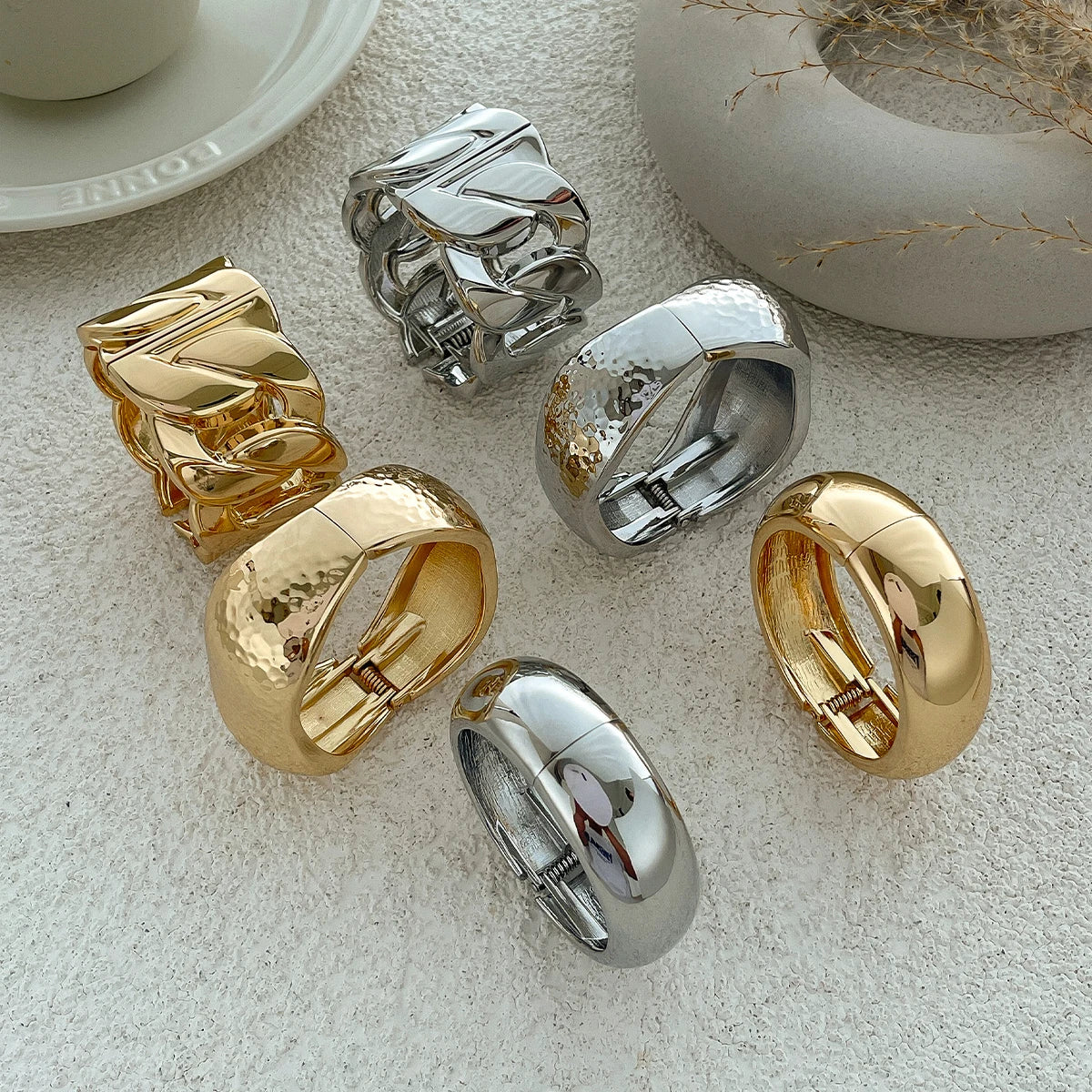 Solvia Cuff Armbånd – Justerbart geometrisk metalarmbånd