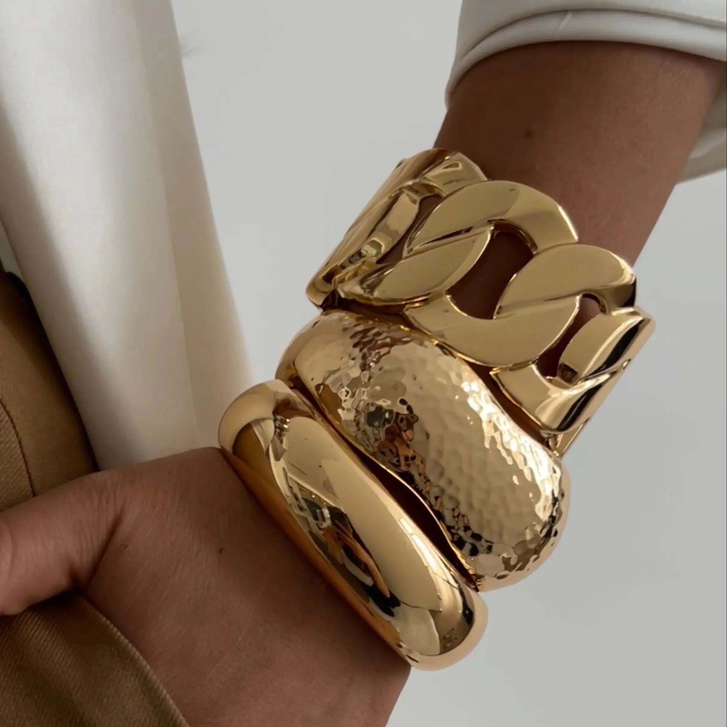 Solvia Cuff Armbånd – Justerbart geometrisk metalarmbånd