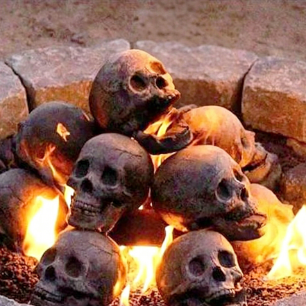 Ceramiczna gotycka czaszka na dekorację halloweenową – Skelvara