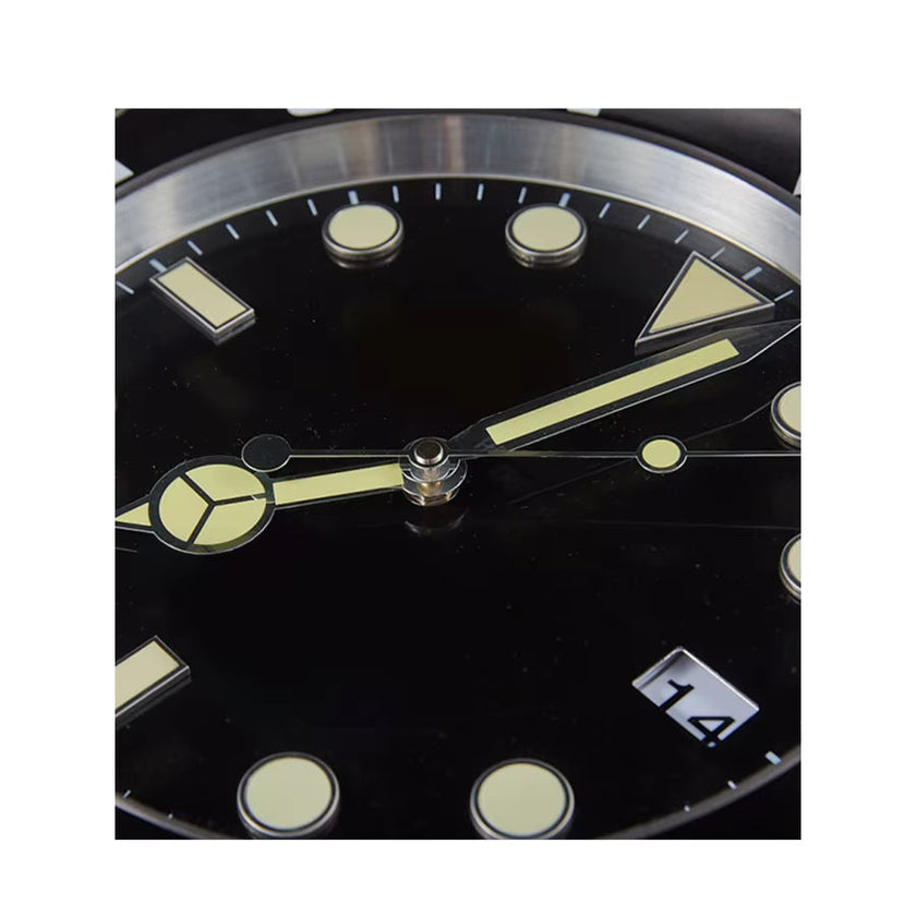 Solvéra metal vægur – 34 cm med selvlysende visere