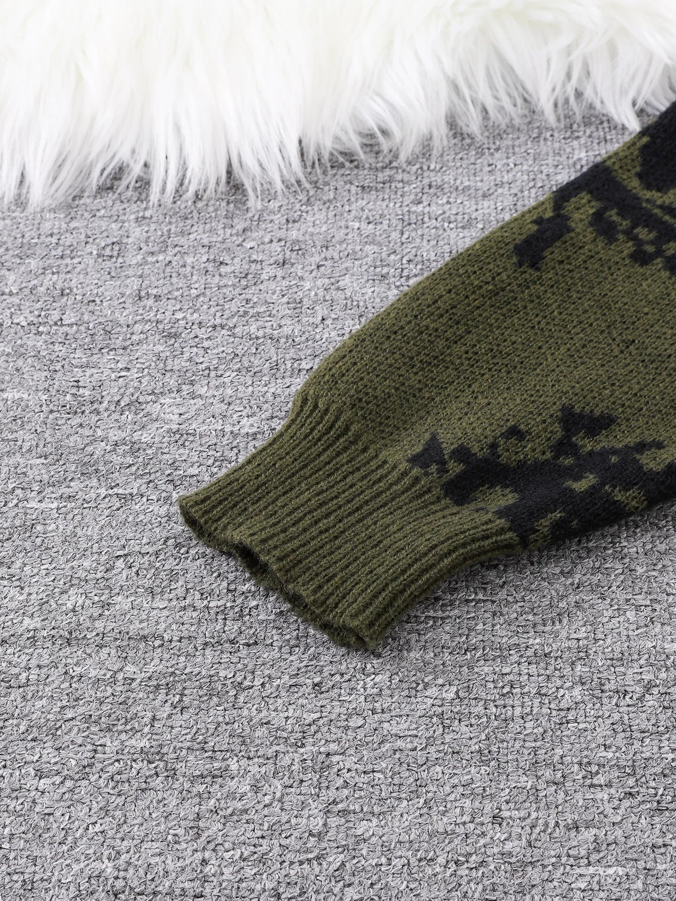 Evaron striktrøje til mænd – tynd strik med abstrakt mønster og rund hals