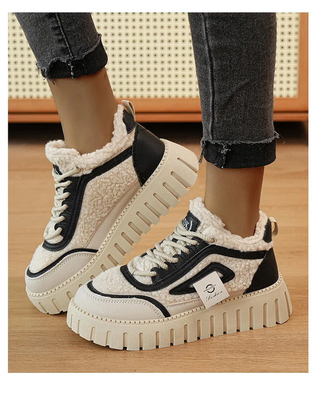 Krótkie zimowe buty damskie z podszewką ze sztucznego futra - Nivessa