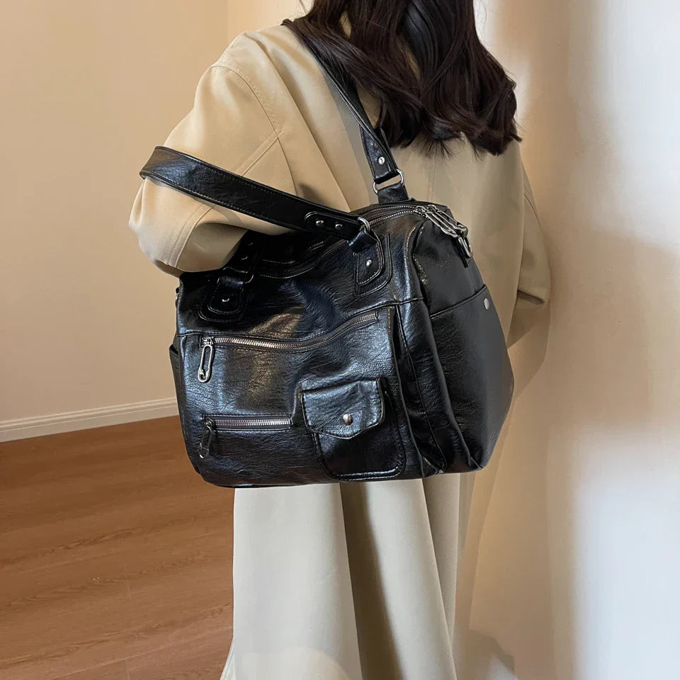 Sorina skuldertaske med rummelig indretning