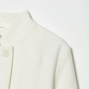 Cropped blazer med korte ærmer og knaplukning – Novelle