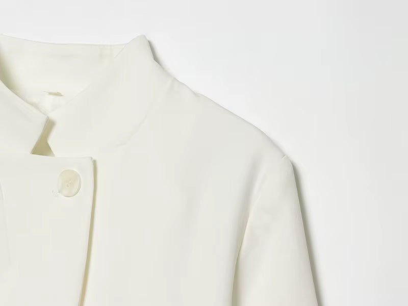 Cropped blazer med korte ærmer og knaplukning – Novelle