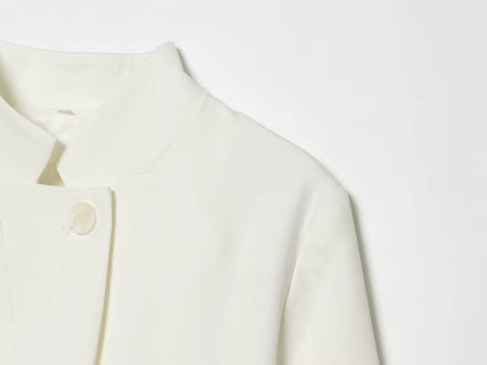 Cropped blazer med korte ærmer og knaplukning – Novelle