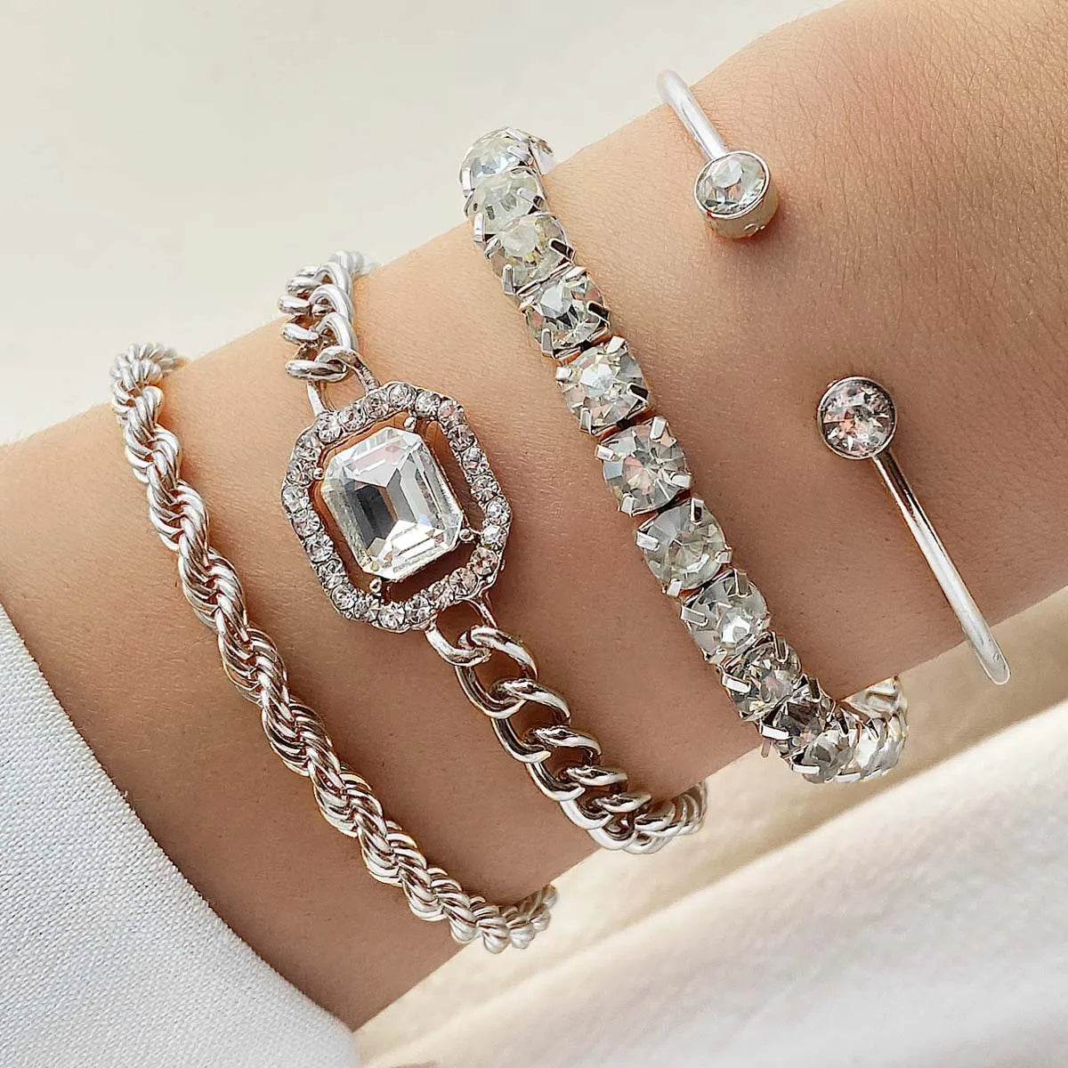 Lonara armbåndssæt – Sæt med 4 justerbare metalarmbånd