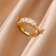 Serava ring – Justerbar rustfri stålrings med zirkon