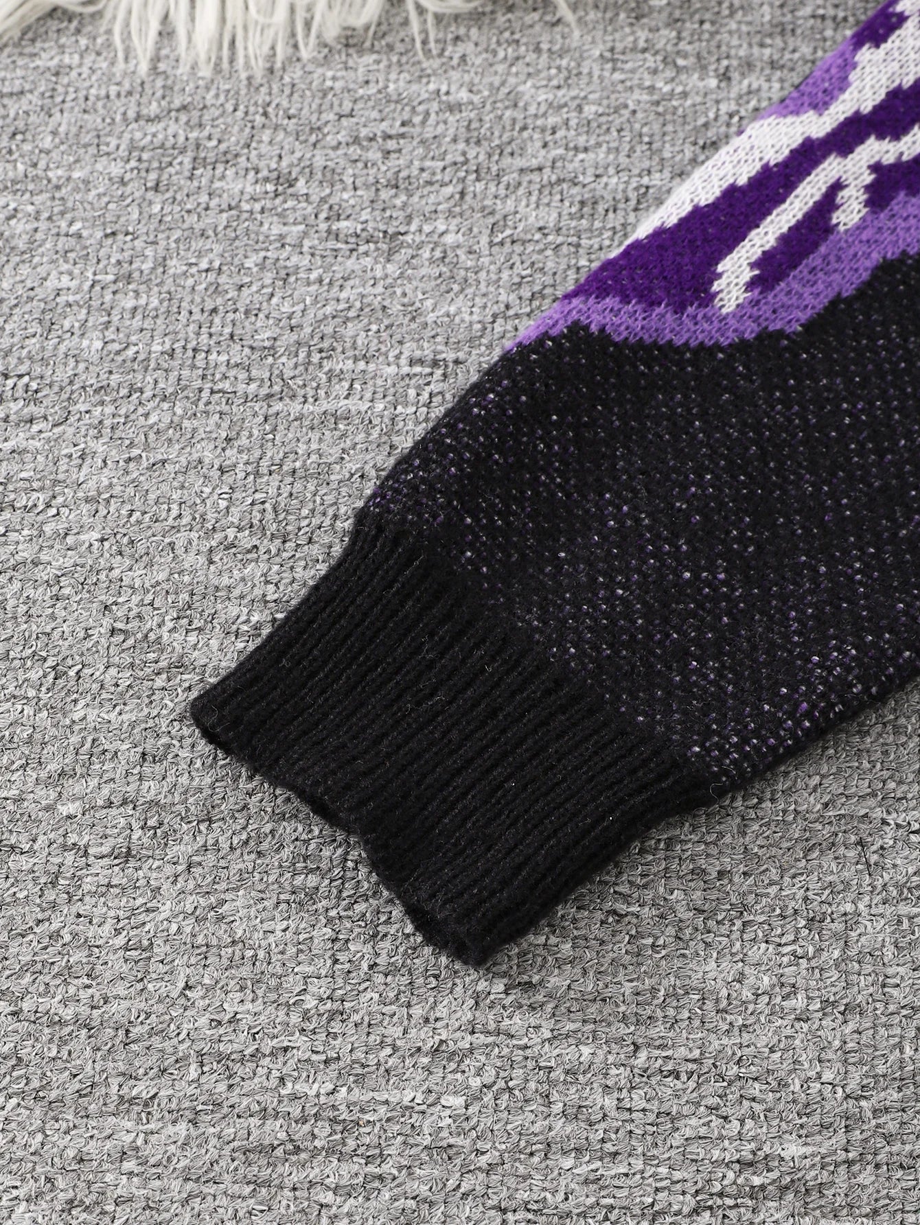 Averin striktrøje til mænd – jacquardmønster med kontrastfarver og rund hals