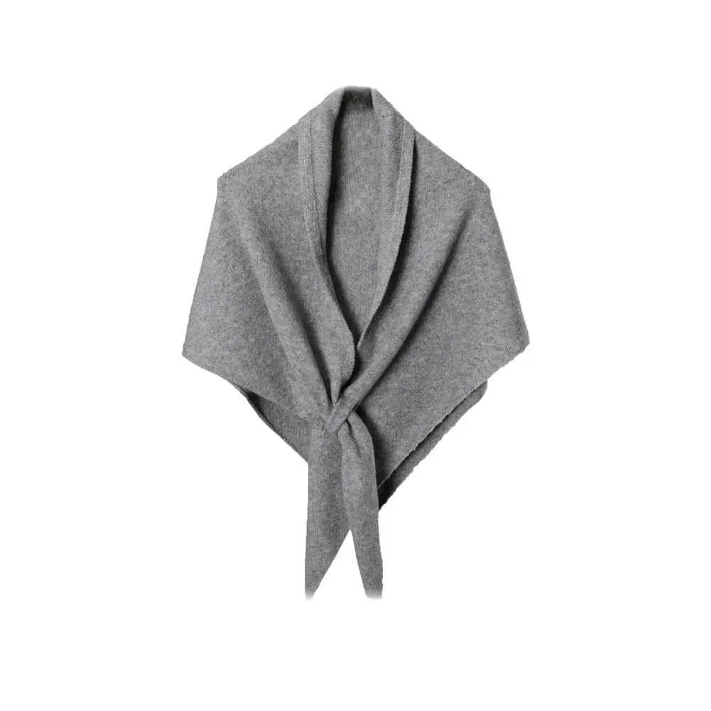 Elegancki trójkątny szal damski z mieszanki wełny - Alverine