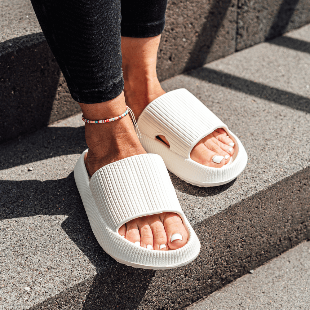 Avelia damesandaler – slip-on sandaler med åben tå og bred rem