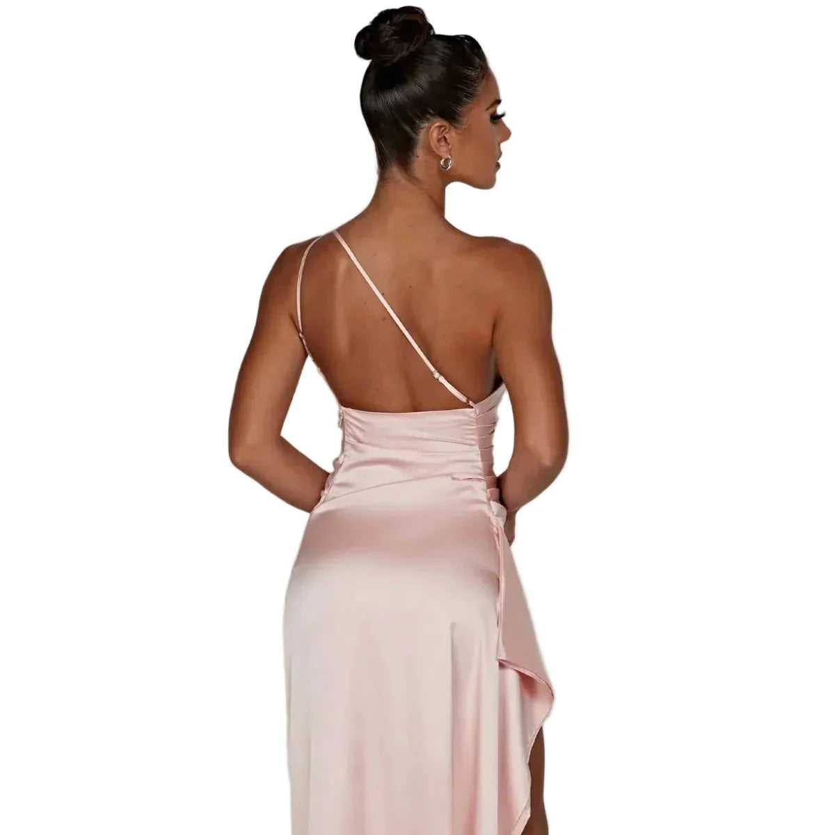 Plisseret satin kjole med split og one shoulder design – kjole til fest og aftenbrug – Silvéra