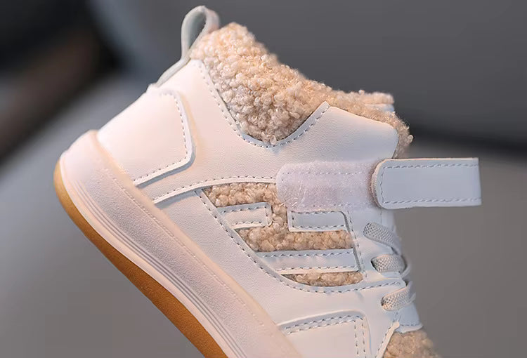 Børnesneakers med velcrolukning og blød indvendig foring