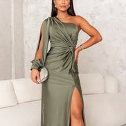 Selvoria dame maxikjole – one shoulder kjole med drapering og slids