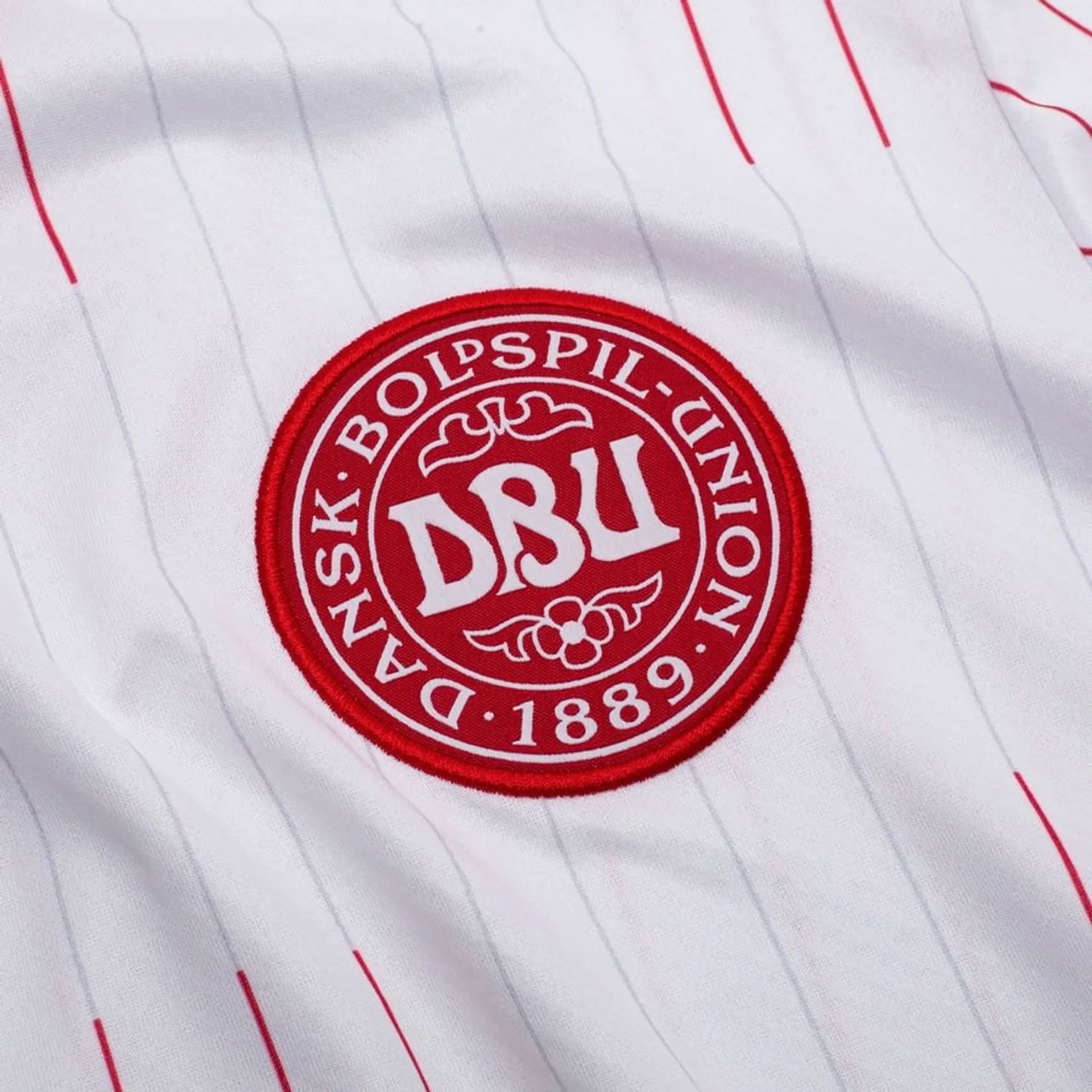 Danmark fodboldtrøje 2026 – kortærmet trøje i polyester til voksne
