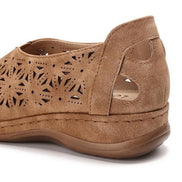 Elmira slip-on sko med udskæringer og lav hæl
