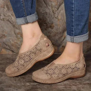 Elmira slip-on sko med udskæringer og lav hæl