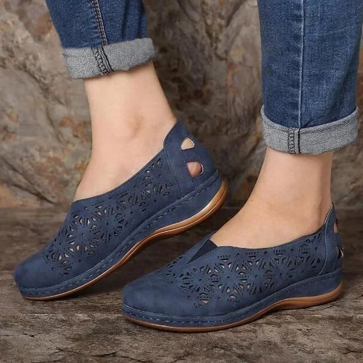 Elmira slip-on sko med udskæringer og lav hæl