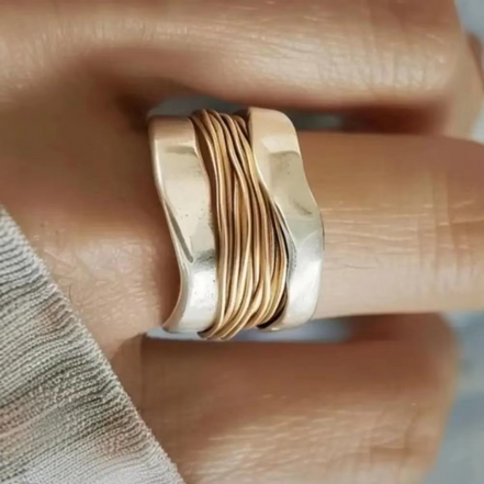 Twiselle damering – spiralring i tofavet metaldesign