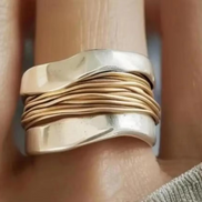 Twiselle damering – spiralring i tofavet metaldesign