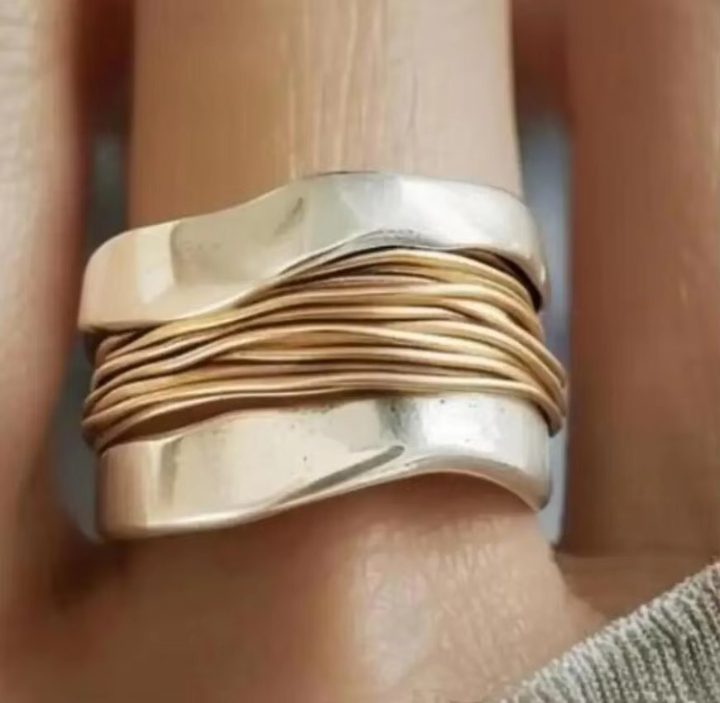 Twiselle damering – spiralring i tofavet metaldesign