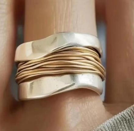 Twiselle damering – spiralring i tofavet metaldesign