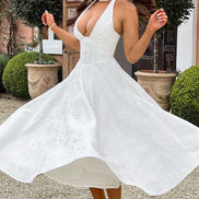 Halter midi kjole til dame med elegant design – Lunévia