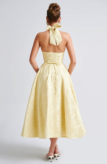 Halter midi kjole til dame med elegant design – Lunévia