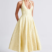 Halter midi kjole til dame med elegant design – Lunévia