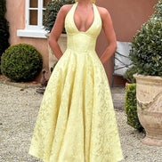 Halter midi kjole til dame med elegant design – Lunévia