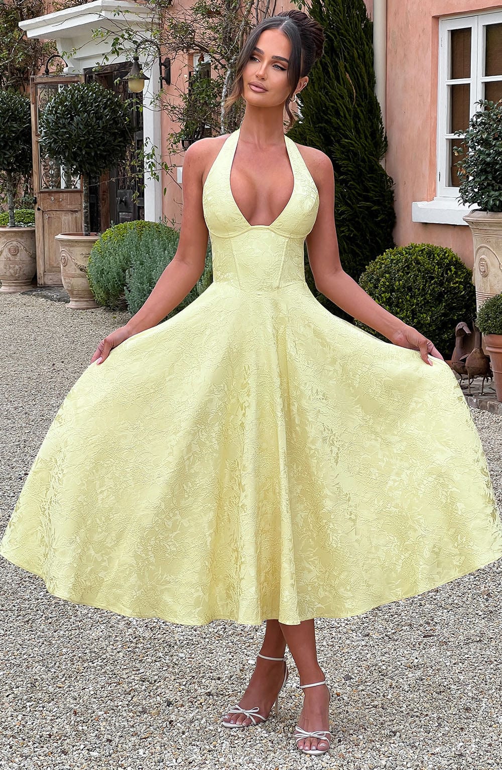 Halter midi kjole til dame med elegant design – Lunévia