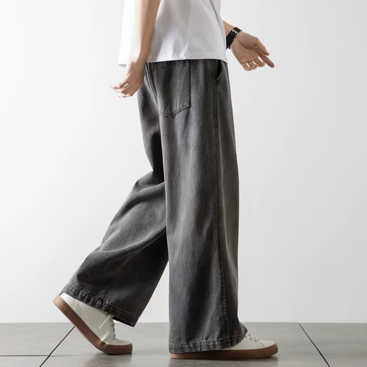 Baggy jeans med elastisk talje og let denim – bukser til hverdag og streetwear – Denviro