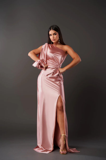 Selvoria dame maxikjole – one shoulder kjole med drapering og slids