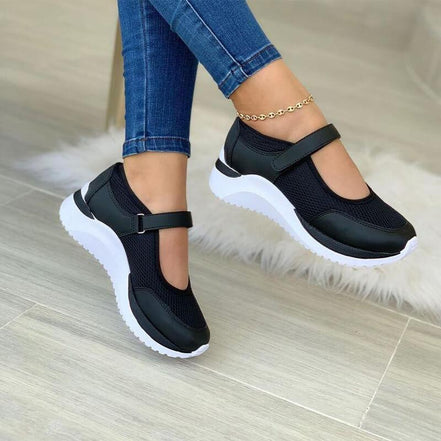 Flexanova sneakers med mesh-overdel og fleksibel sål