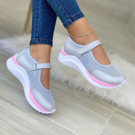 Flexanova sneakers med mesh-overdel og fleksibel sål