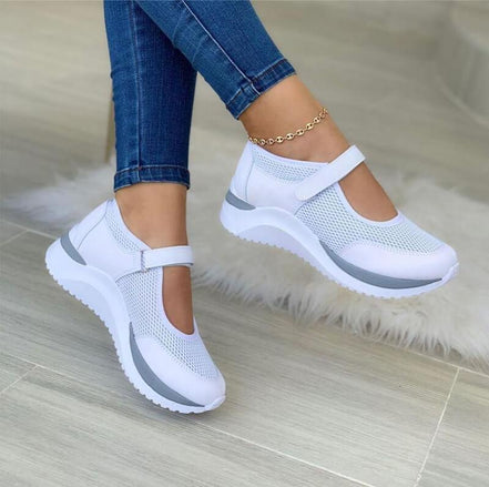 Flexanova sneakers med mesh-overdel og fleksibel sål