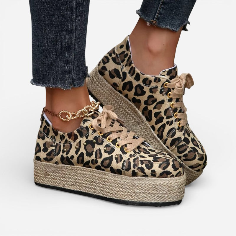 Elvara round toe shoes med snørelukning