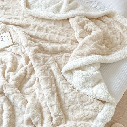 Vendbart fleecetæppe med mønstret design – Blankora
