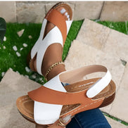 Marvella sandaler med farveblokdesign og skrå hæl